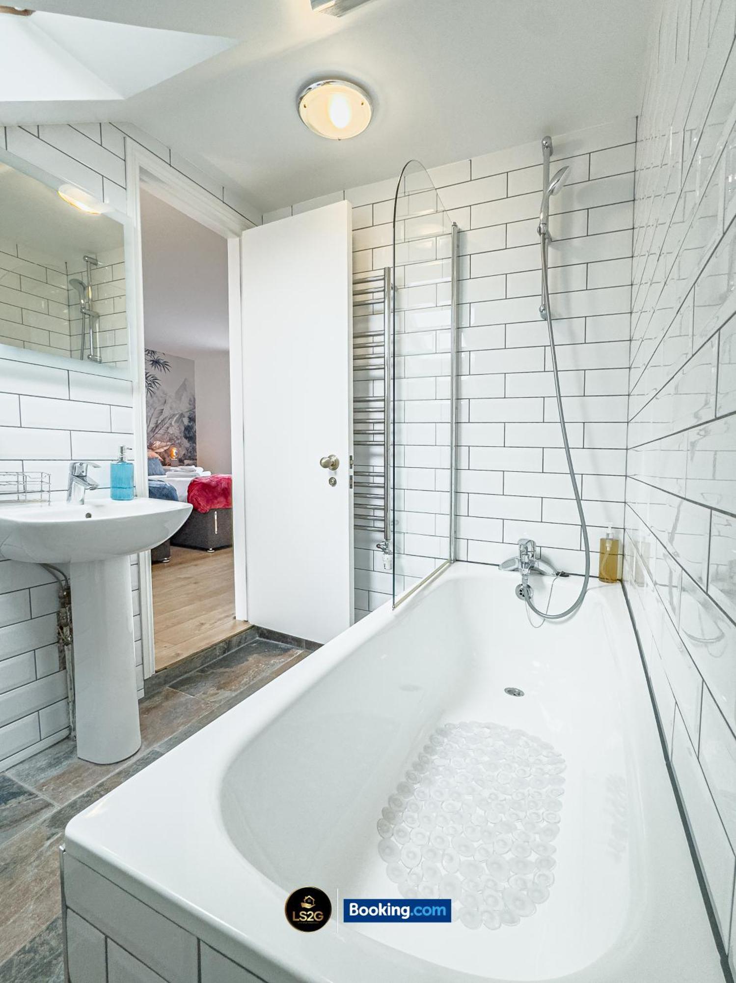 Stunning House By Ls2G Short Lets & Serviced Accommodation Greater London With Free Wifi Kültér fotó